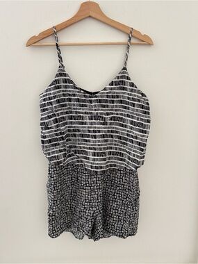 Old Navy Romper Black & White Patterned Spaghetti Strap Women's Outfit S
